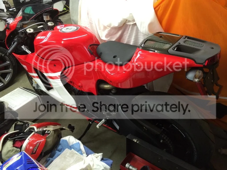 Ducati Desmosedici - Image 4 of 13