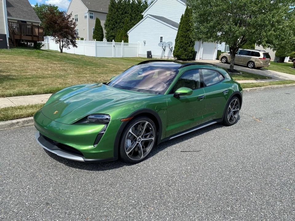 2022 Porsche Taycan 4S - Image 8 of 14