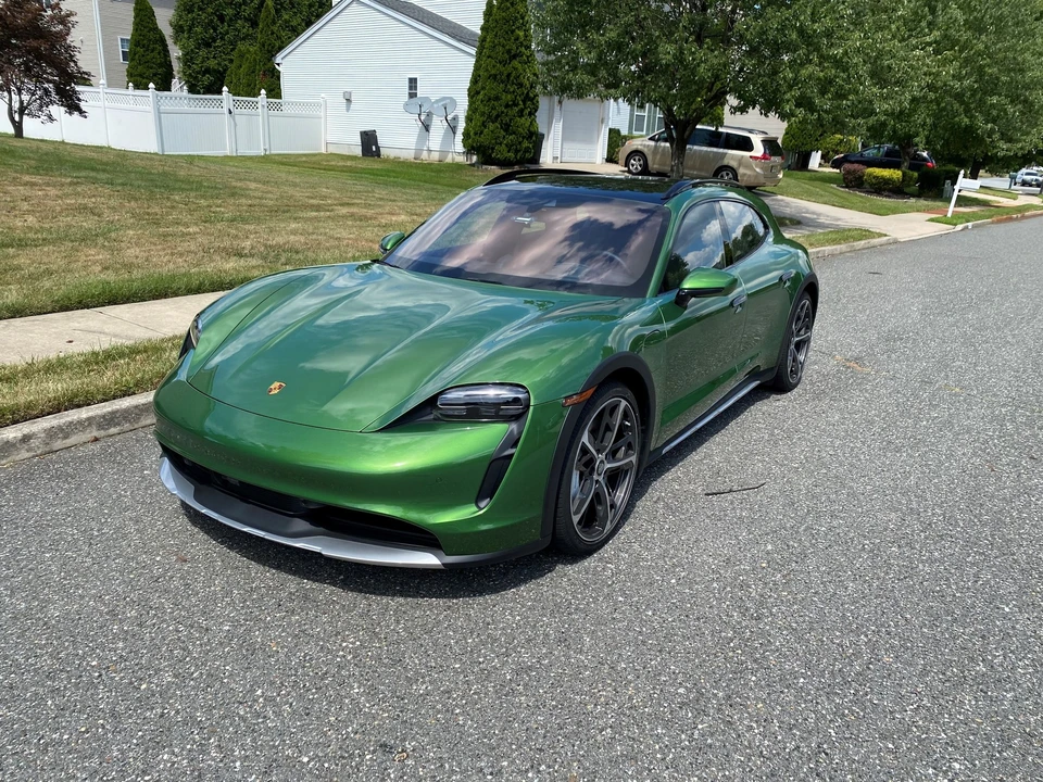 2022 Porsche Taycan 4S - Image 9 of 14
