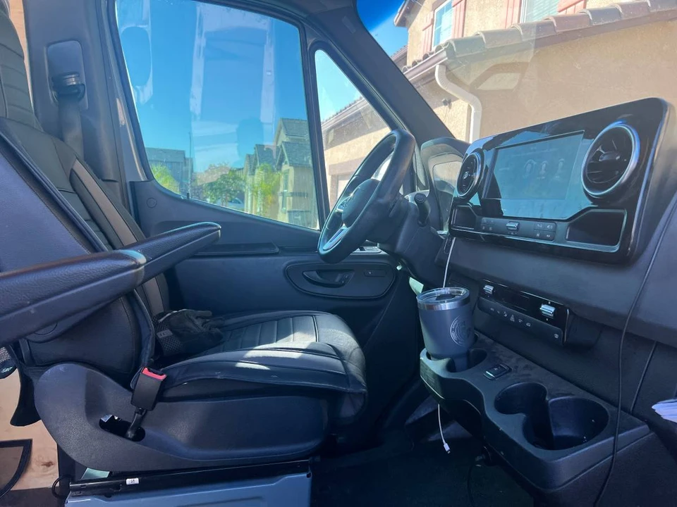 2022 Mercedes-Benz VS30 Sprinter - Image 2 of 18