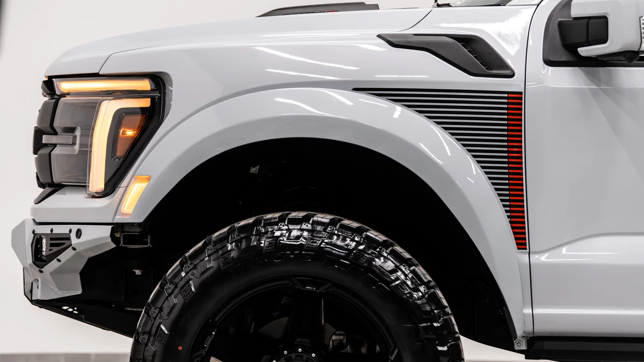 2025 Ford F-150 Raptor 14th Gen - Image 17 of 31