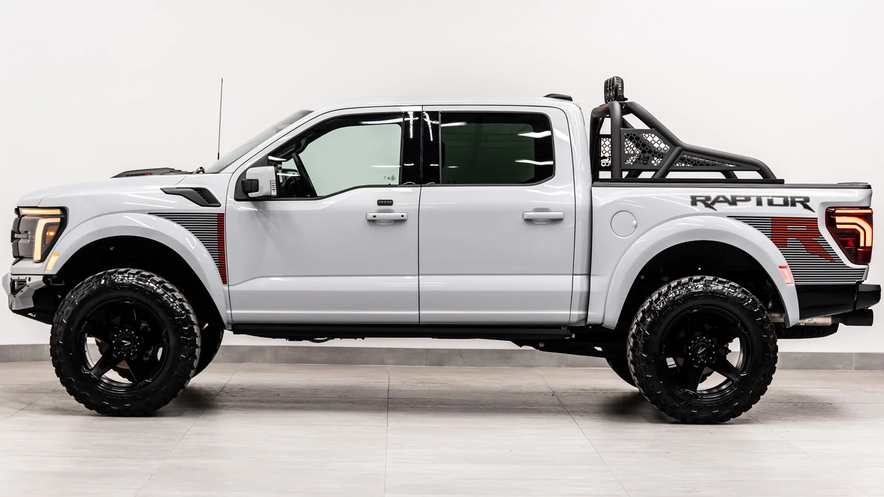 2025 Ford F-150 Raptor 14th Gen - Image 16 of 31