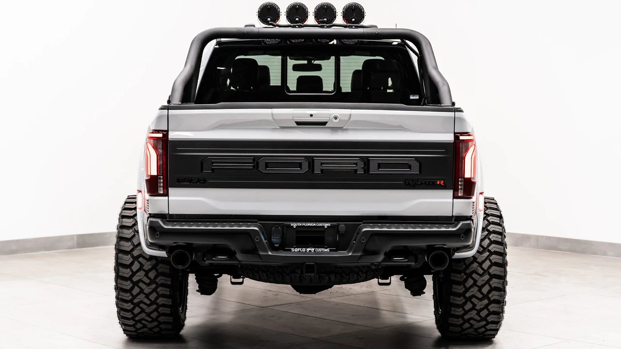 2025 Ford F-150 Raptor 14th Gen - Image 8 of 31