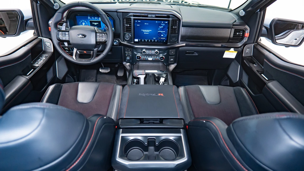 2025 Ford F-150 Raptor 14th Gen - Image 2 of 31