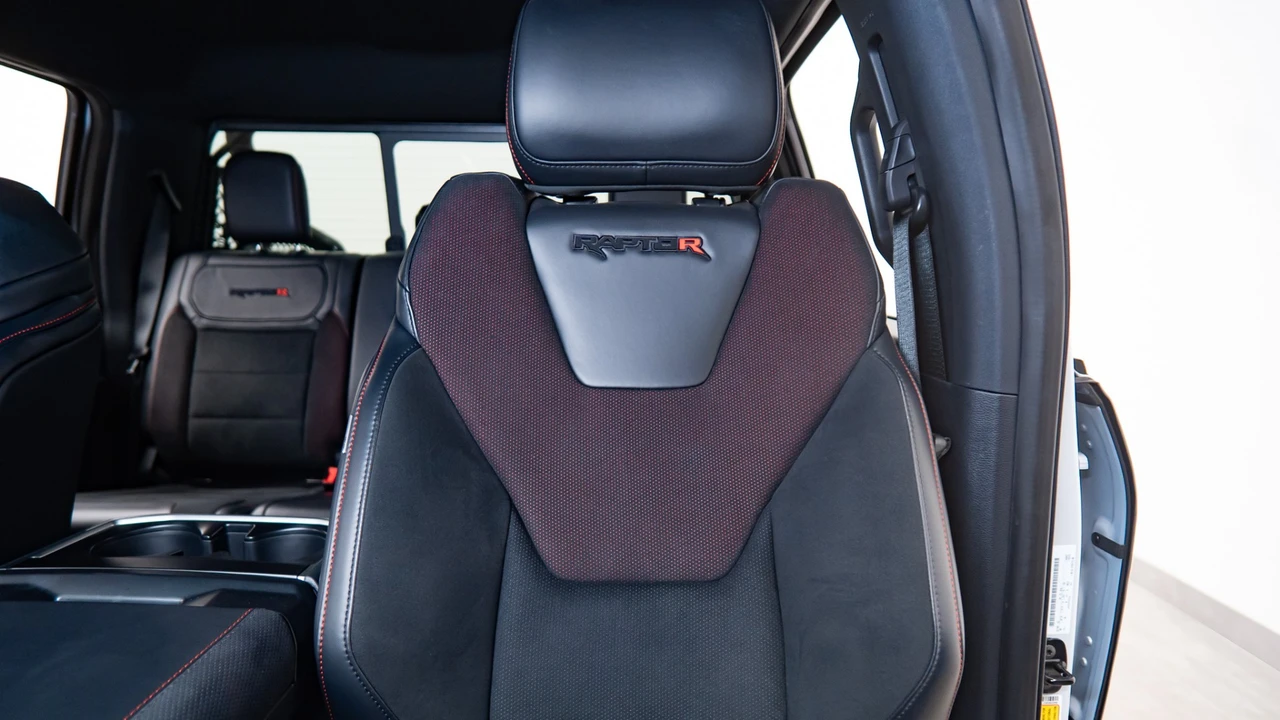 2025 Ford F-150 Raptor 14th Gen - Image 28 of 31