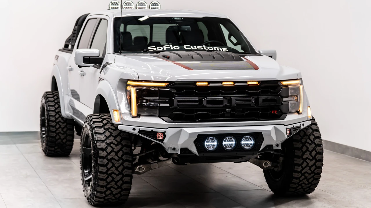 2025 Ford F-150 Raptor 14th Gen - Image 4 of 31
