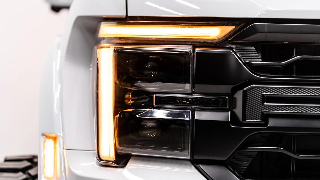 2025 Ford F-150 Raptor 14th Gen - Image 23 of 31