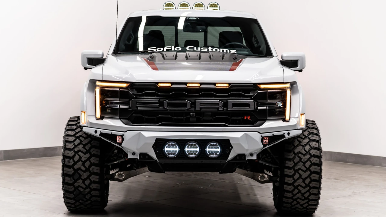 2025 Ford F-150 Raptor 14th Gen - Image 21 of 31