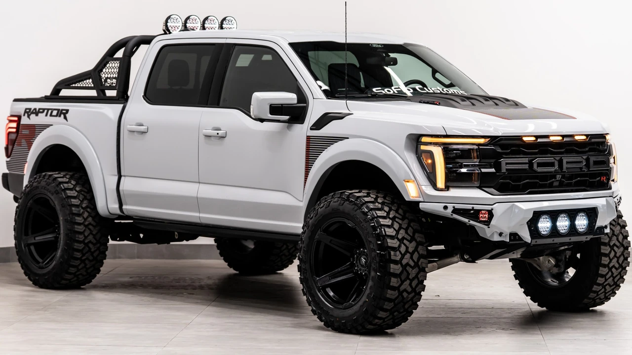 2025 Ford F-150 Raptor 14th Gen - Image 5 of 31