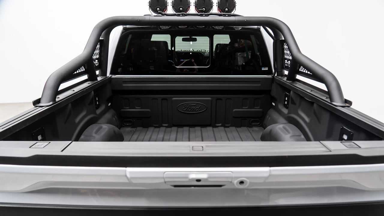 2025 Ford F-150 Raptor 14th Gen - Image 9 of 31