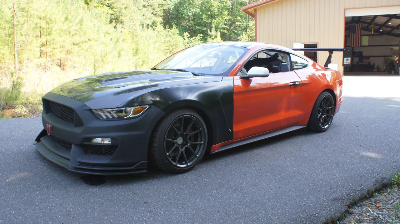 Ford - Image 2 of 31