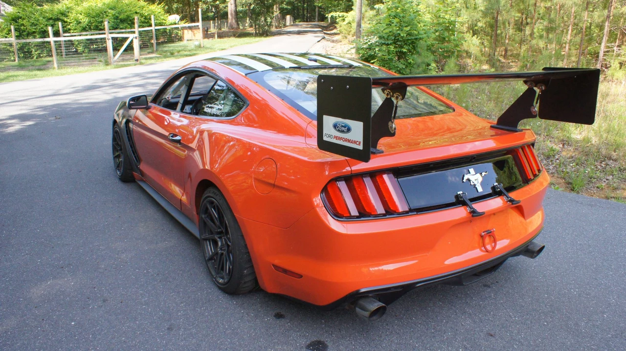 Ford - Image 11 of 31