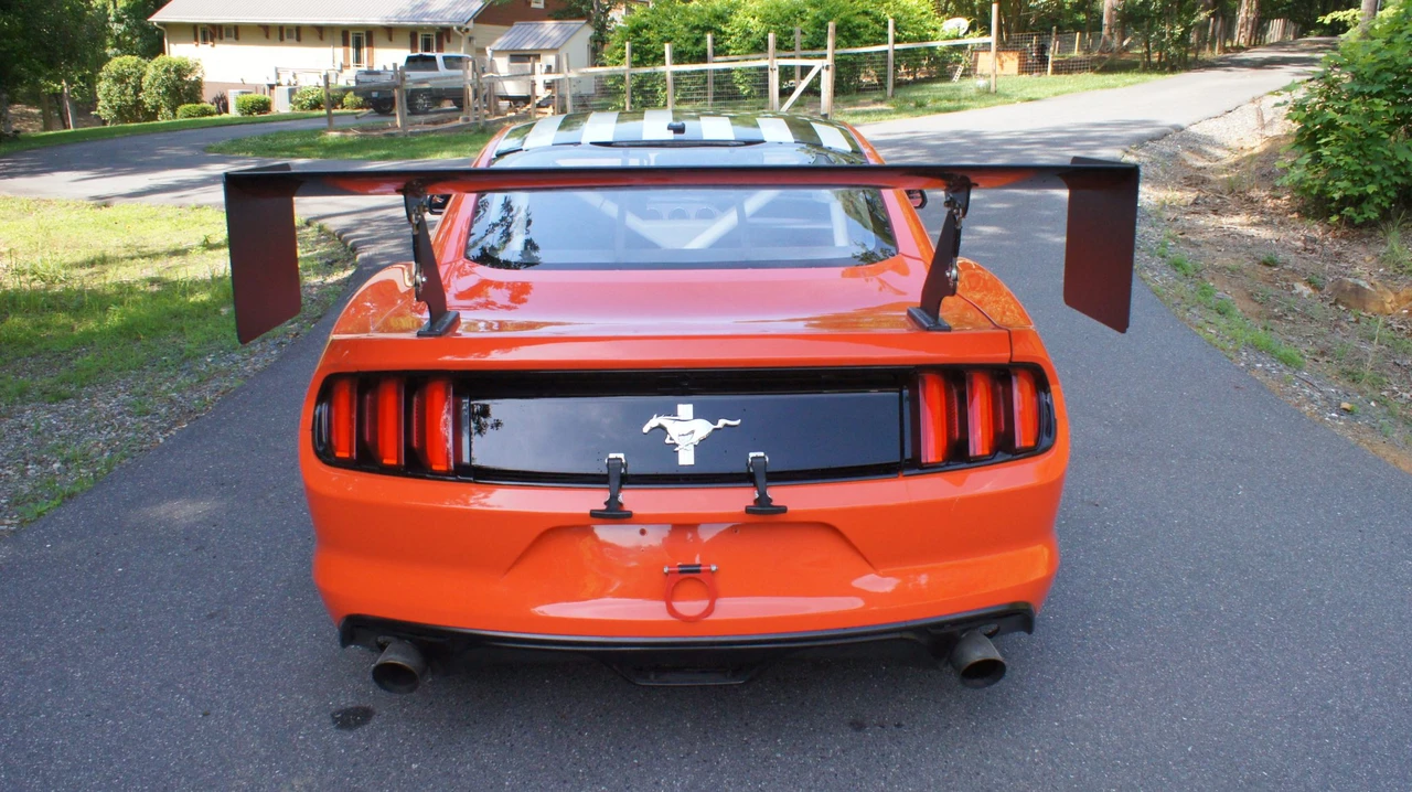 Ford - Image 10 of 31