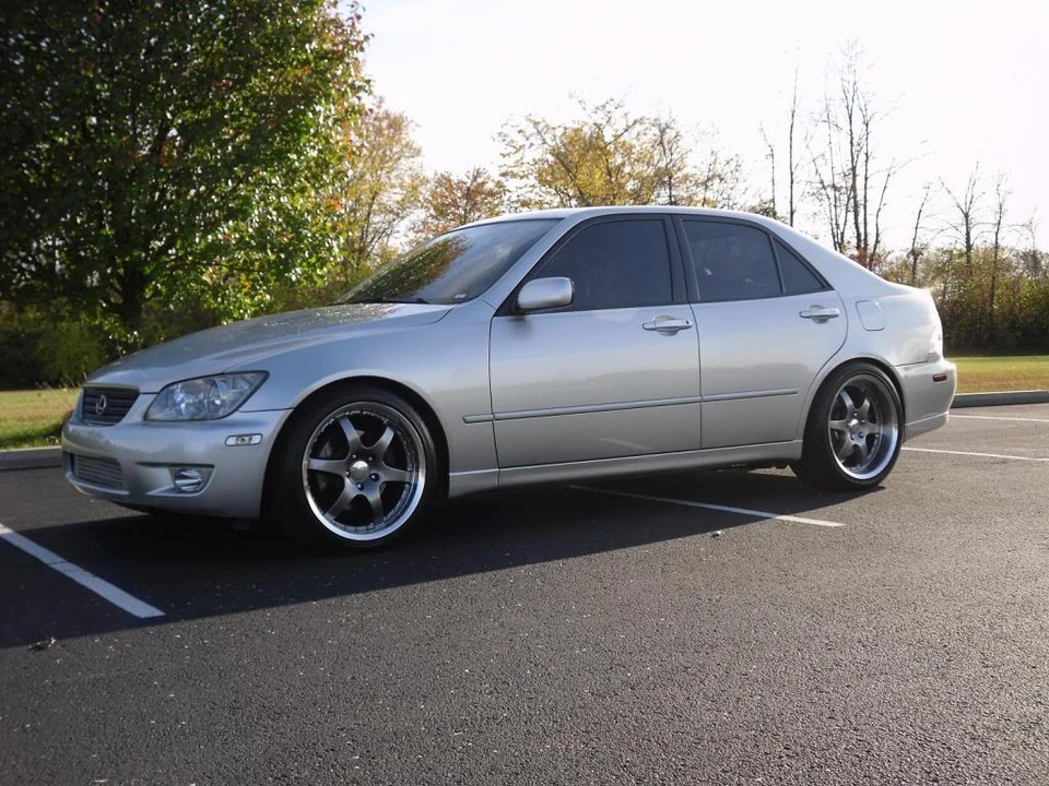 2001 Lexus IS 1st Gen - Image 2 of 15