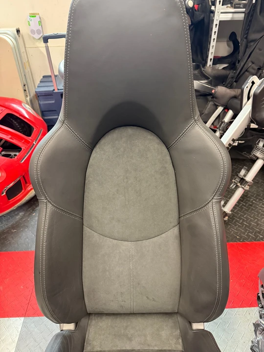 2005 Parts & Memorabilia Seats & Interior - Image 2 of 16