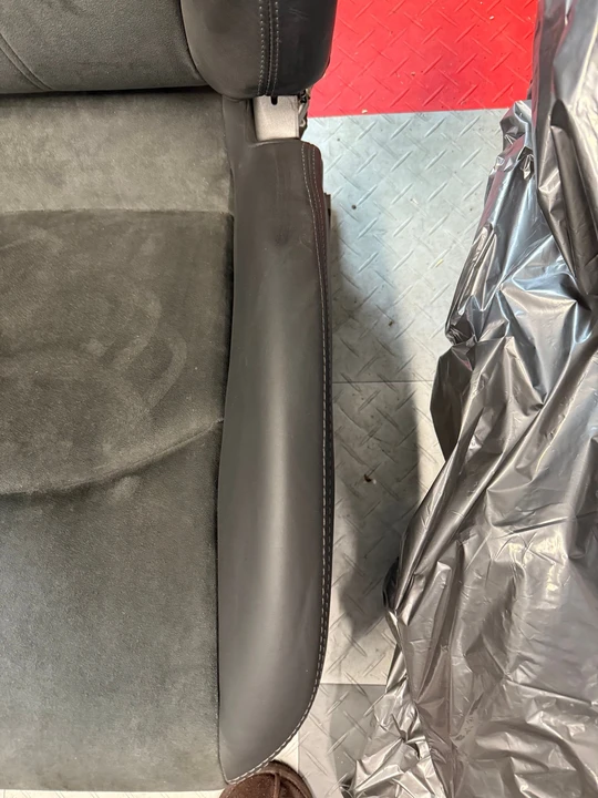 2005 Parts & Memorabilia Seats & Interior - Image 6 of 16