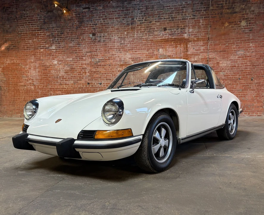 2015 Porsche 911 T F-Body LWB - Image 3 of 4