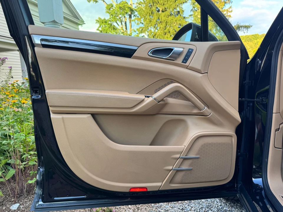 2011 Porsche 958 Cayenne - Image 13 of 27