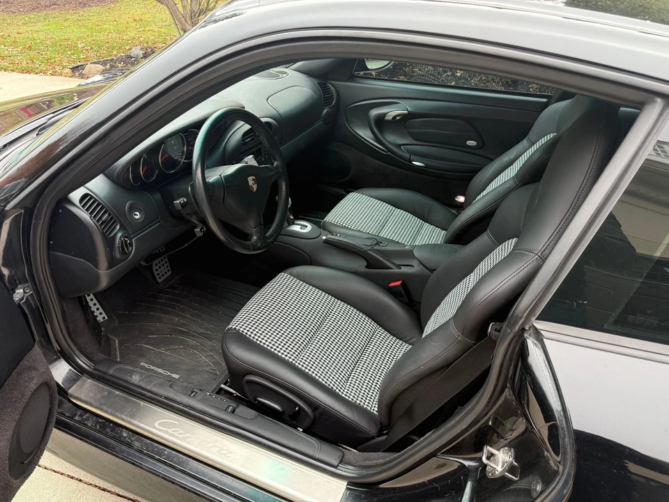 2001 Porsche 996 Carrera 4 - Image 16 of 20