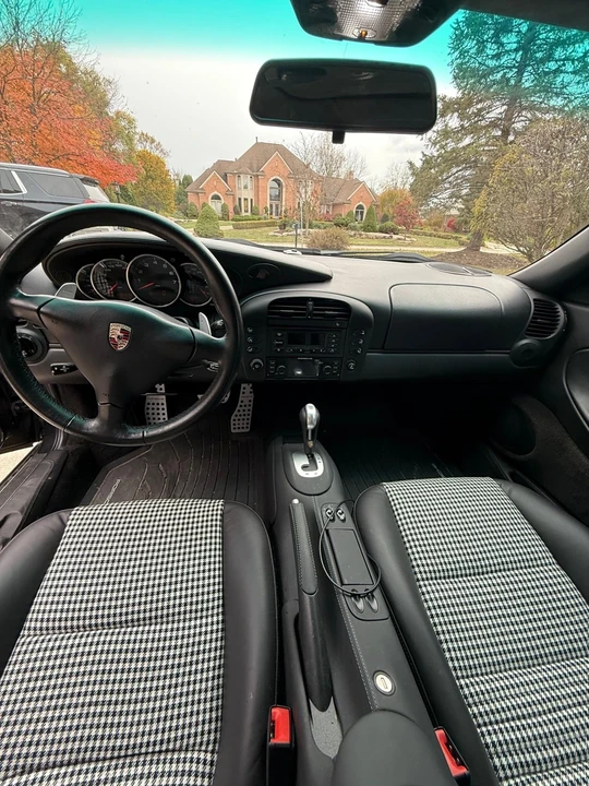 2001 Porsche 996 Carrera 4 - Image 17 of 20