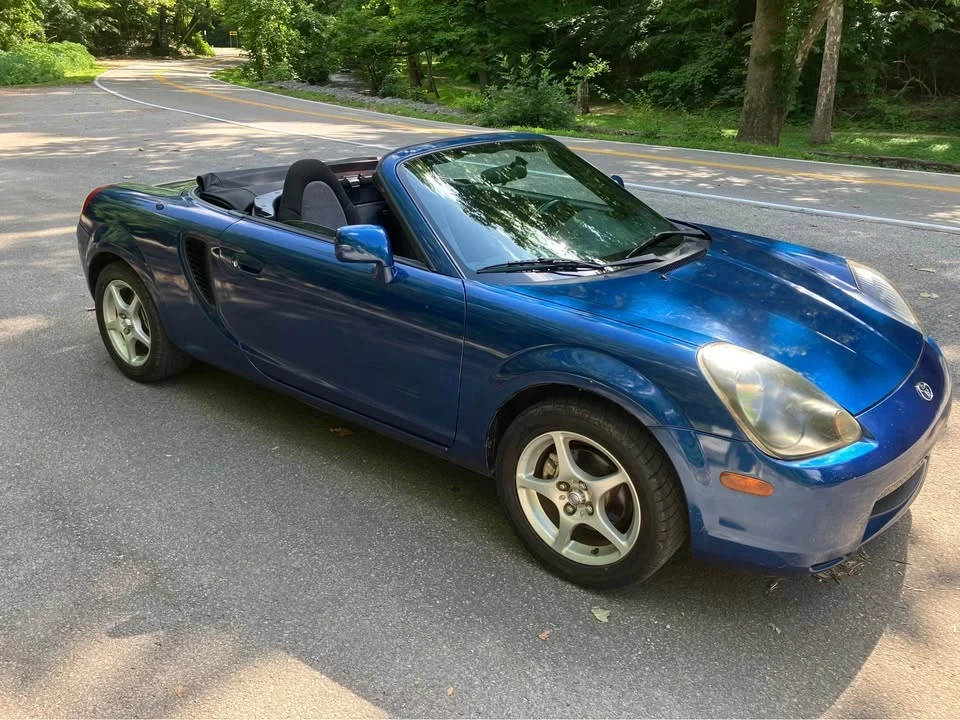 2001 Toyota MR2 Spyder/MR-S - Image 2 of 10