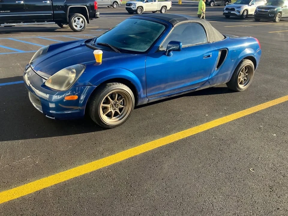 2001 Toyota MR2 Spyder/MR-S - Image 10 of 10