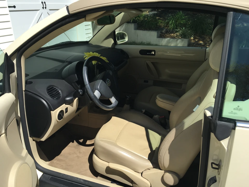 2006 Volkswagen New Beetle - Image 5 of 9