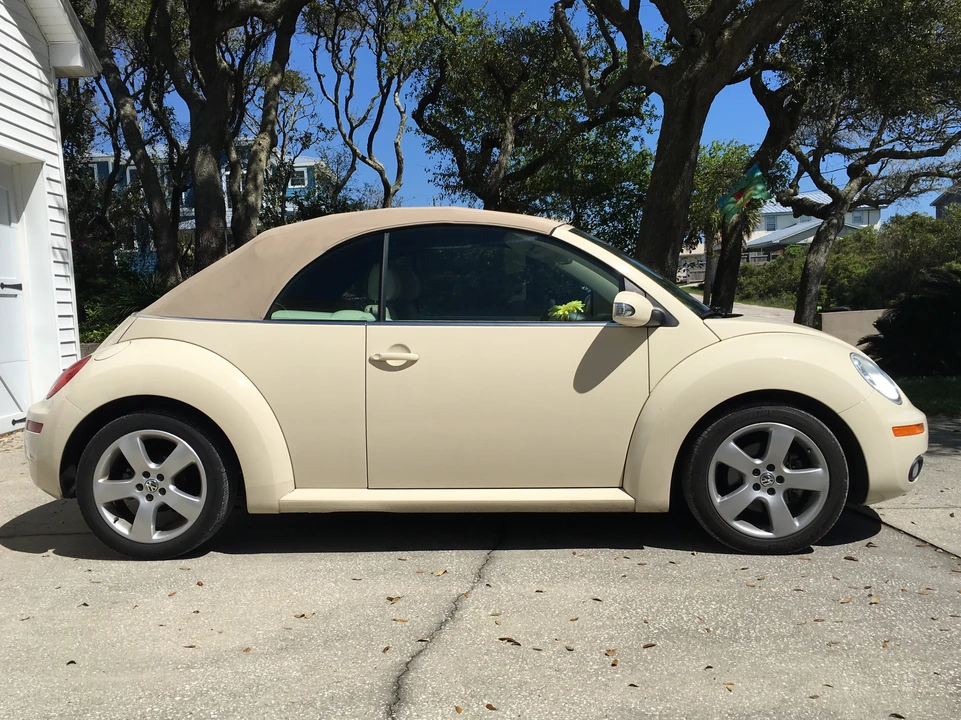 2006 Volkswagen New Beetle - Image 2 of 9