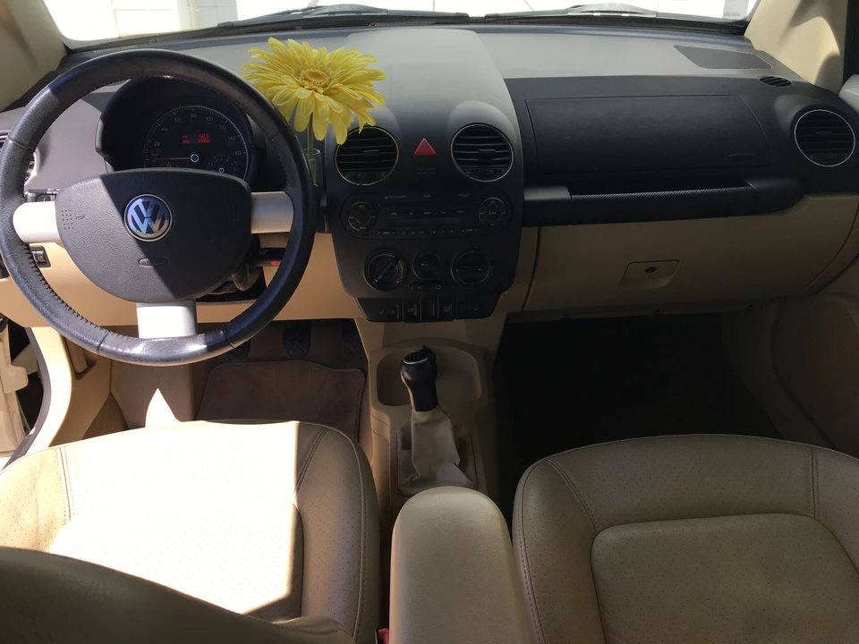 2006 Volkswagen New Beetle - Image 6 of 9