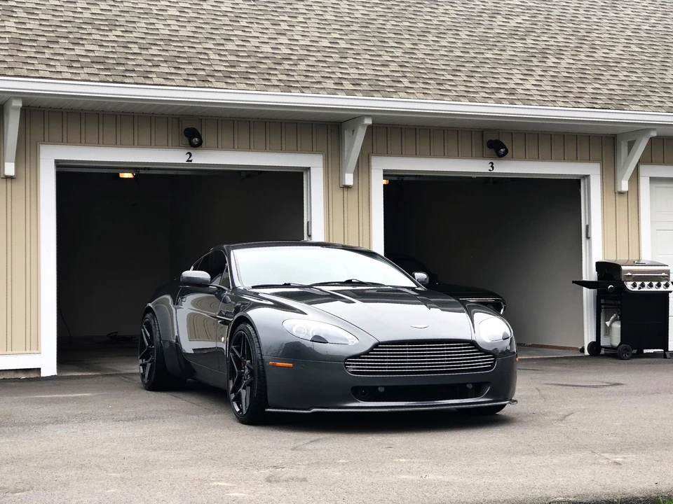 2009 Aston Martin Vantage - Image 1 of 5