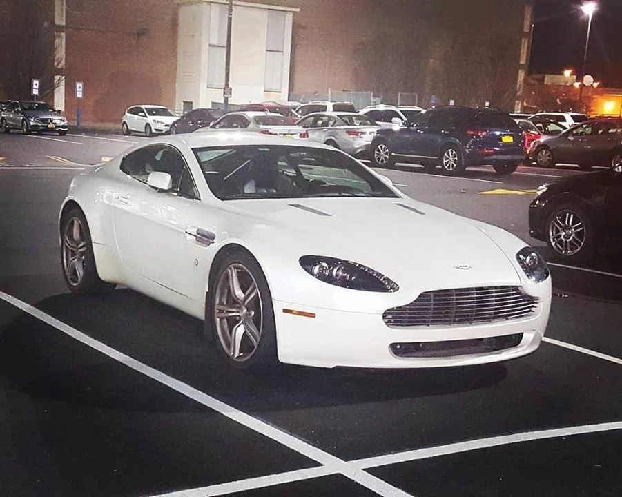 2009 Aston Martin V8 Vantage (2006-2017) - Image 2 of 3