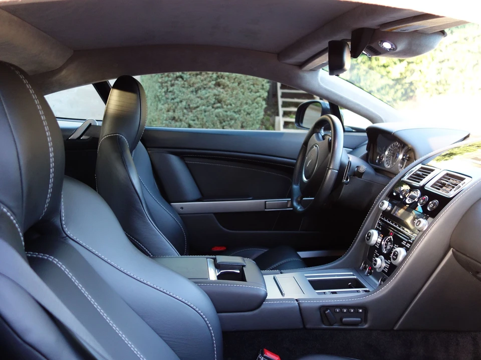 2010 Aston Martin Vantage - Image 5 of 8