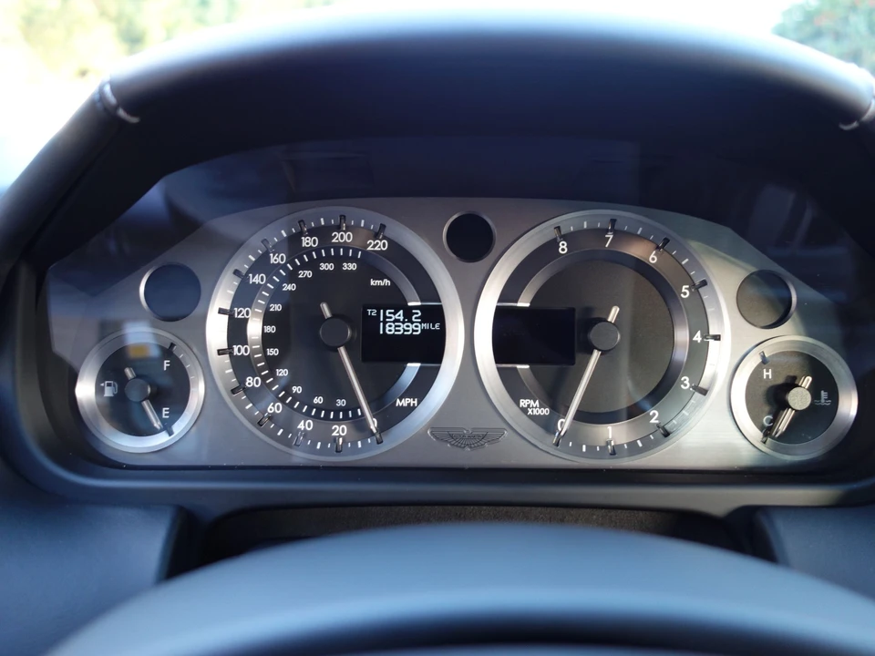 2010 Aston Martin Vantage - Image 4 of 8