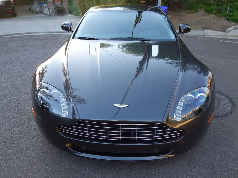 2010 Aston Martin Vantage - Image 2 of 8