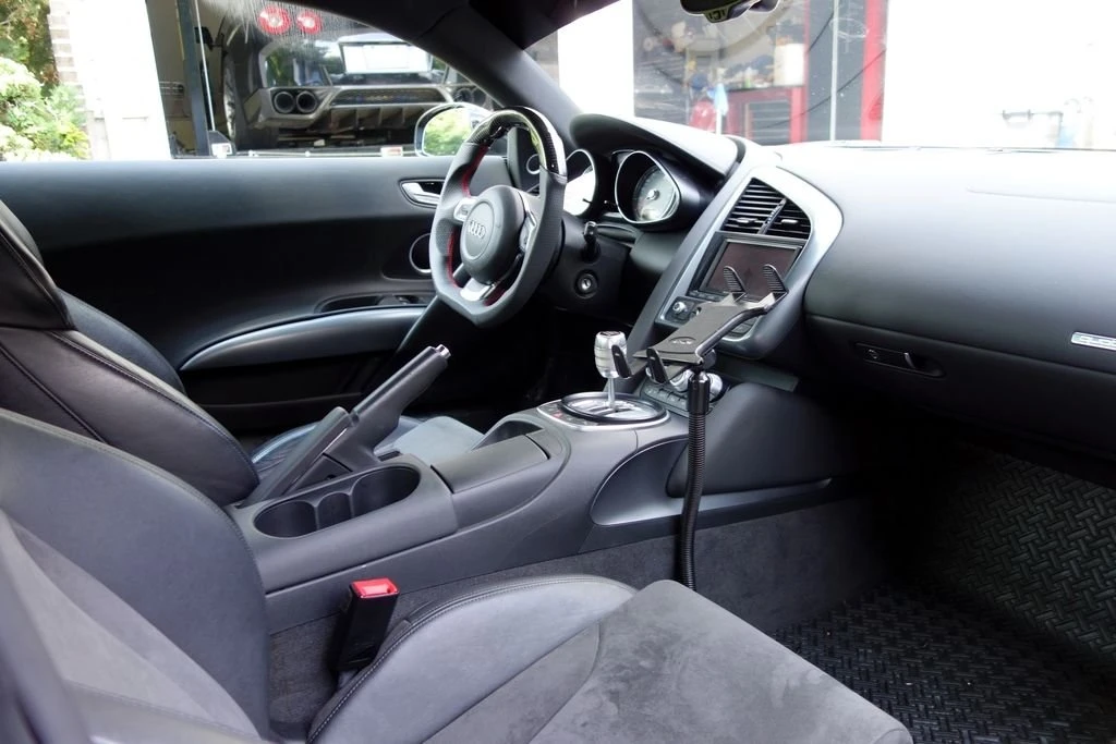2010 Audi 42 R8 - Image 9 of 10