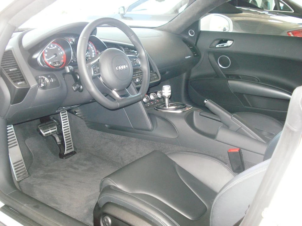 2010 Audi 42 R8 - Image 19 of 20
