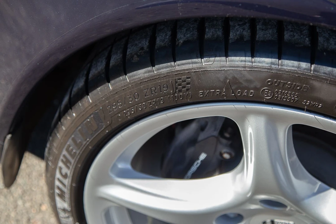 2010 Porsche 997 Carrera - Image 16 of 31