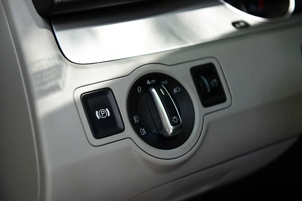2010 Volkswagen Passat - Image 15 of 20