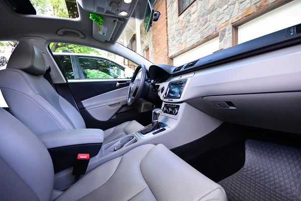 2010 Volkswagen Passat - Image 9 of 20