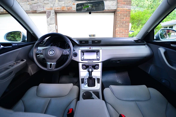2010 Volkswagen Passat - Image 8 of 20
