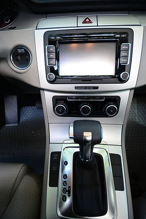 2010 Volkswagen Passat - Image 14 of 20