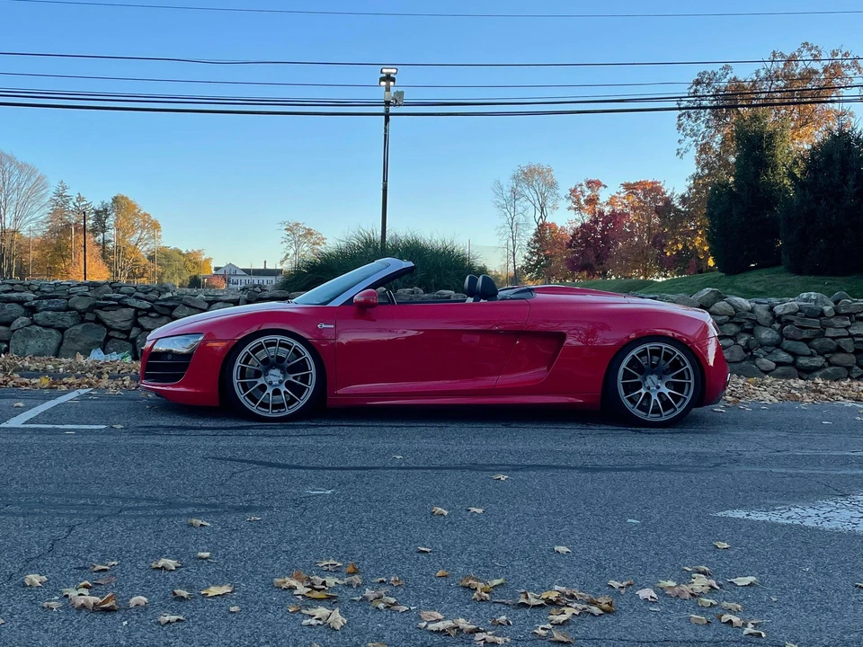2011 Audi 42 R8 - Image 2 of 3