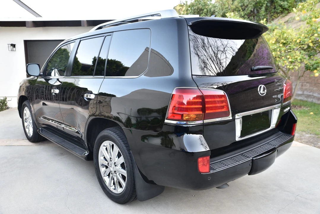 2011 Lexus LX 3rd Gen - Image 8 of 12