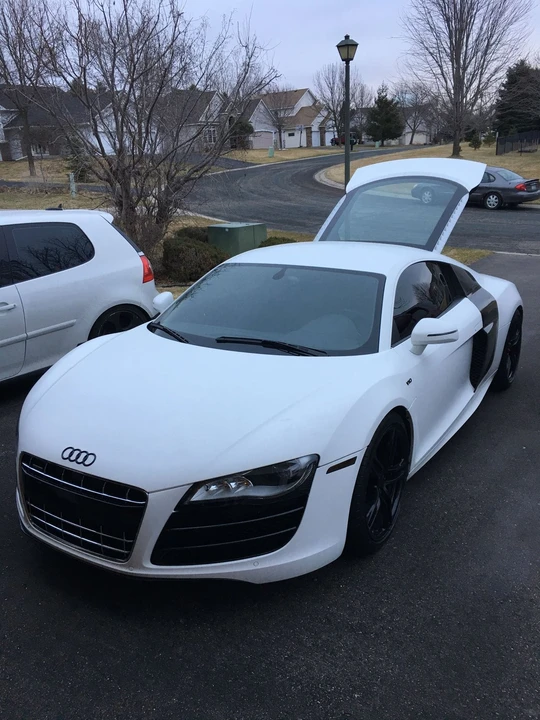 2011 Audi 42 R8 - Image 2 of 3