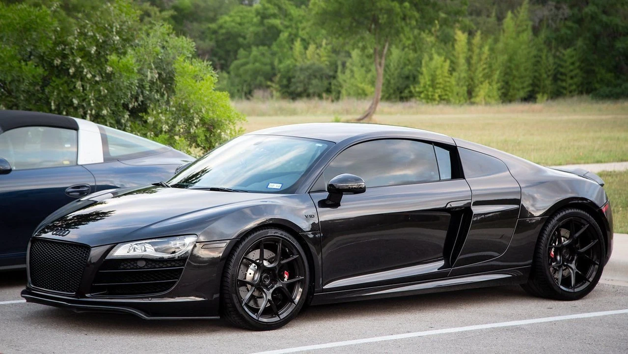 2012 Audi 42 R8 - Image 2 of 3