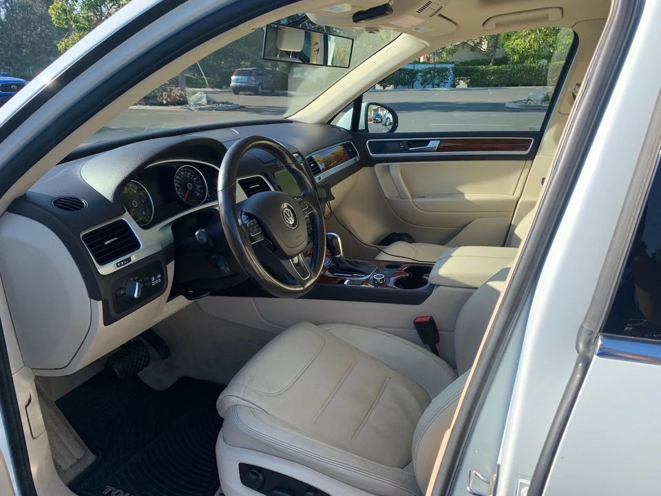 2012 Volkswagen Touareg - Image 8 of 18