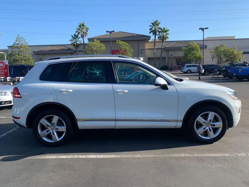 2012 Volkswagen Touareg - Image 2 of 18