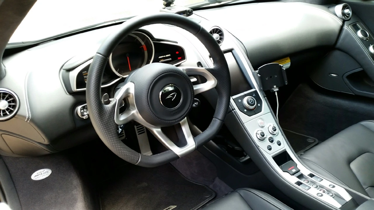 2014 McLaren MP4-12C Spider - Image 5 of 10