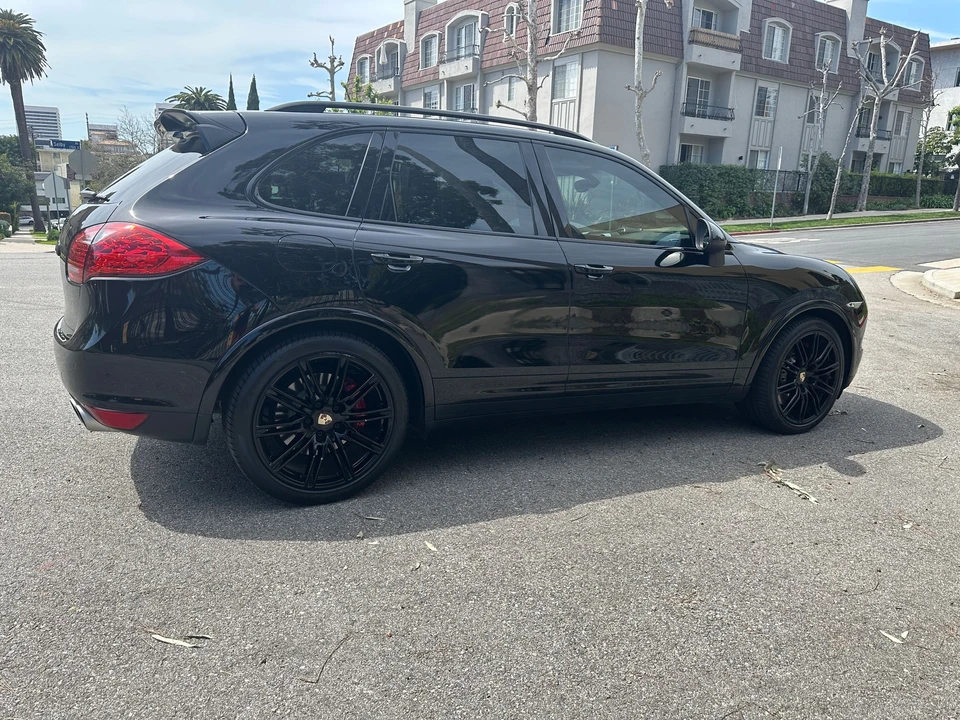 2014 Porsche 958 Cayenne Turbo - Image 9 of 30