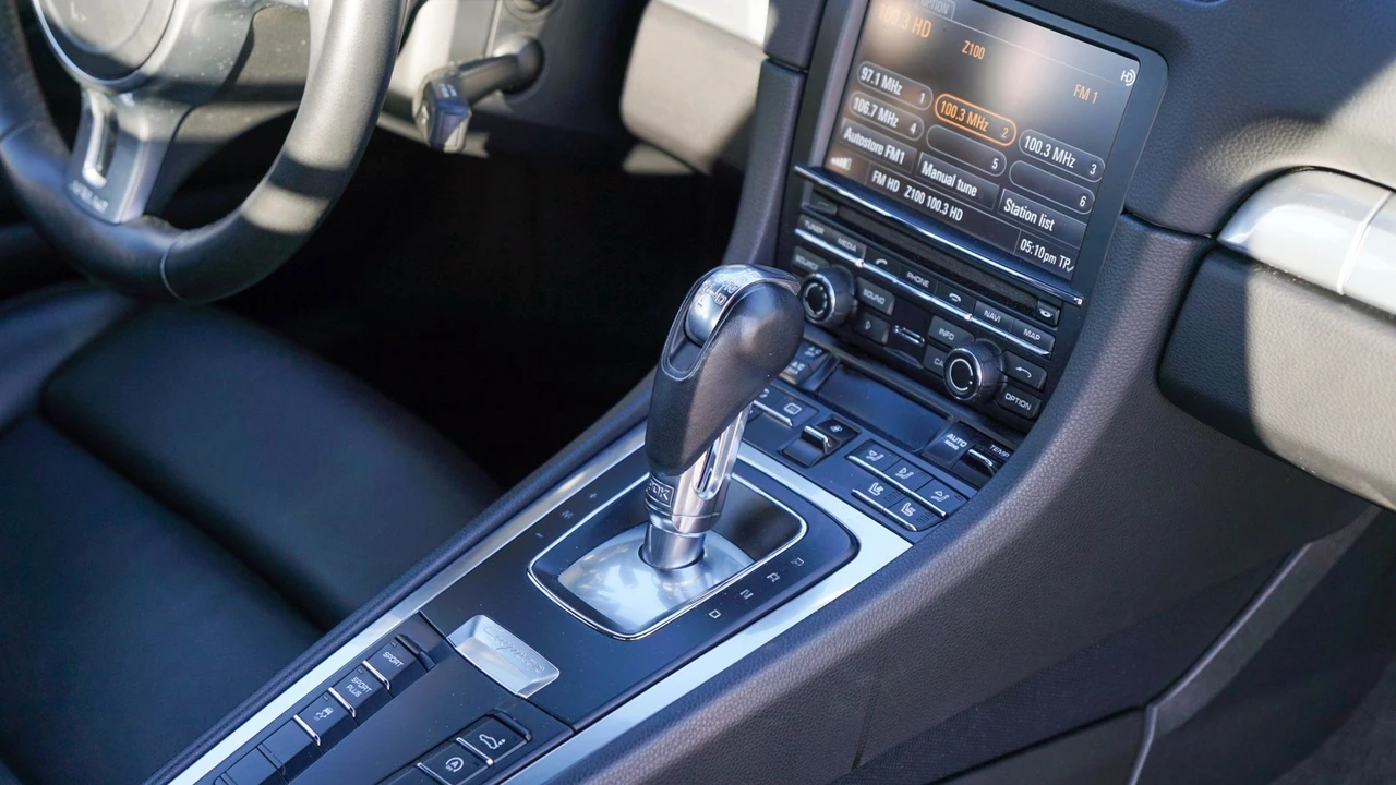 2014 Porsche 981 Cayman S - Image 15 of 31
